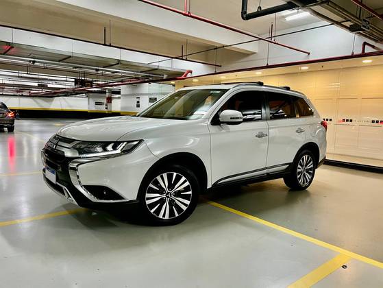 MITSUBISHI OUTLANDER 2.2 MIVEC DI-D DIESEL HPE-S AWD AUTOMÁTICO MITSUBISHI OUTLANDER 2.2 MIVEC DI-D DIESEL HPE-S AWD AUTOMÁTICO